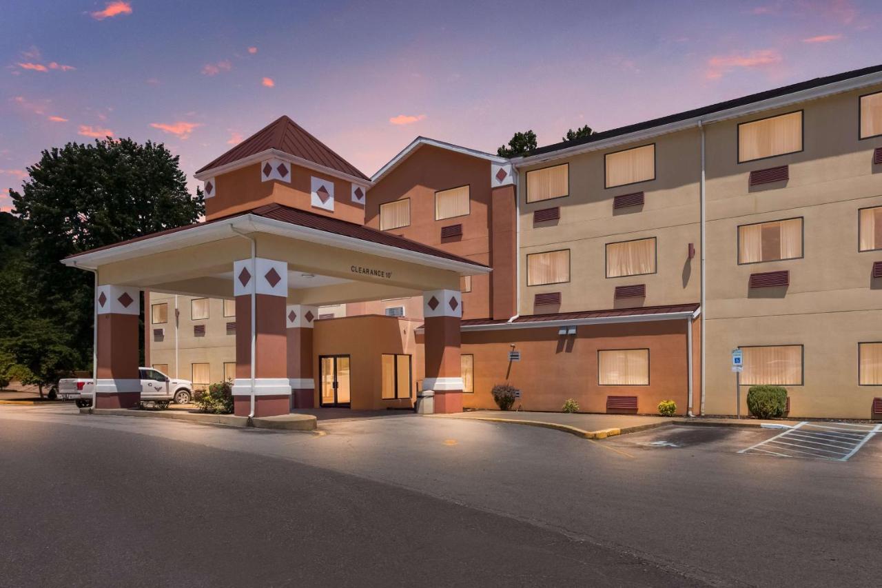 Best Western Logan Inn Chapmanville Exterior photo